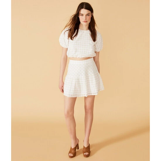 Brand new π Chelsea & Violet Embroidered Eyelet Raglan Crew Neck Short Puff Sleeve Coordinating Crop Top Ultra White π 6 Brand new π Chelsea & Violet Embroidered Eyelet Raglan Crew Neck Short Puff Sleeve Coordinating Crop Top Ultra White π - Image 4